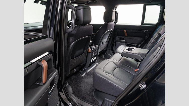 2022 認定中古車 Land Rover Defender 110 サントリーニブラック D300 AWD（AT） X