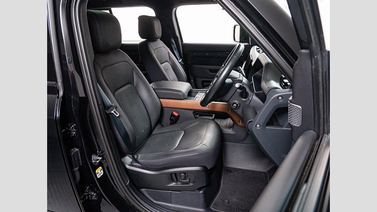 2022 認定中古車 Land Rover Defender 110 サントリーニブラック D300 AWD（AT） X