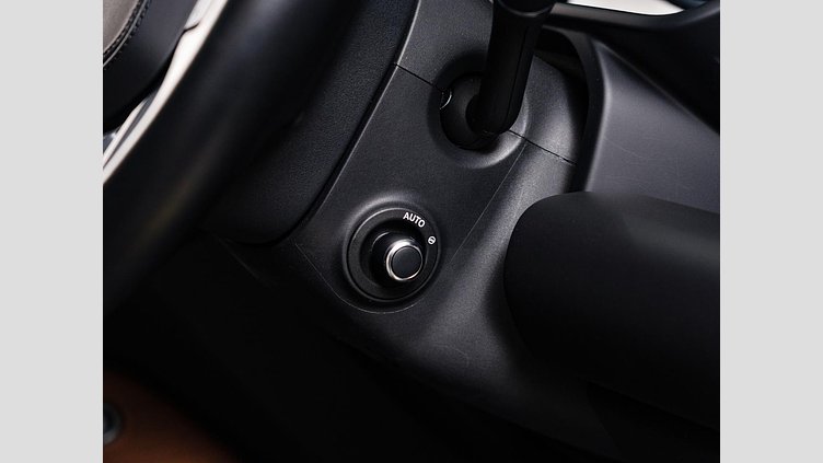 2022 認定中古車 Land Rover Defender 110 サントリーニブラック D300 AWD（AT） X