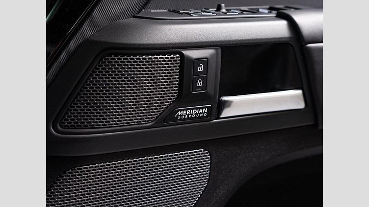 2022 認定中古車 Land Rover Defender 110 サントリーニブラック D300 AWD（AT） X