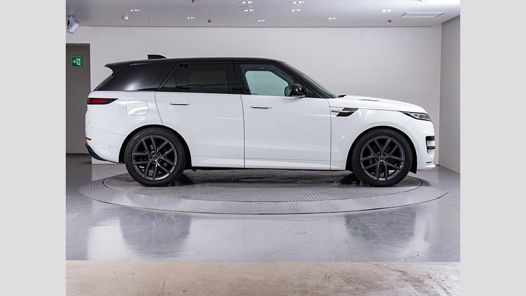 2022 認定中古車 Land Rover Range Rover Sport フジホワイト 3.0リッター6気筒300PSターボチャージドディーゼルMHEV（オートマチック） DYNAMIC S