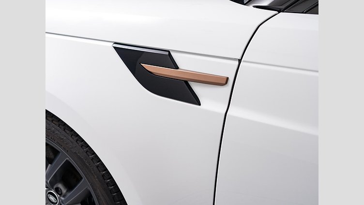 2022 認定中古車 Land Rover Range Rover Sport フジホワイト 3.0リッター6気筒300PSターボチャージドディーゼルMHEV（オートマチック） DYNAMIC S