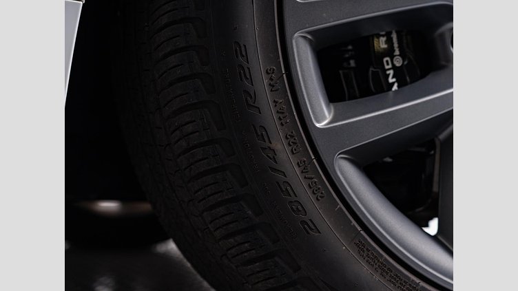 2022 認定中古車 Land Rover Range Rover Sport フジホワイト 3.0リッター6気筒300PSターボチャージドディーゼルMHEV（オートマチック） DYNAMIC S