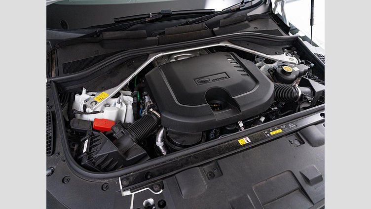 2022 認定中古車 Land Rover Range Rover Sport フジホワイト 3.0リッター6気筒300PSターボチャージドディーゼルMHEV（オートマチック） DYNAMIC S