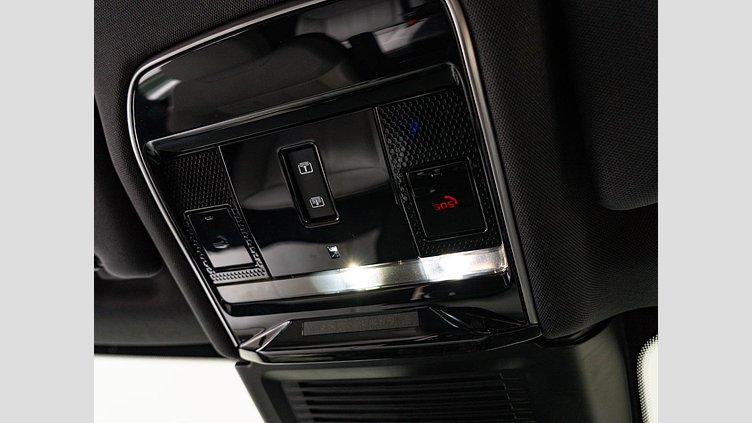 2022 認定中古車 Land Rover Range Rover Sport フジホワイト 3.0リッター6気筒300PSターボチャージドディーゼルMHEV（オートマチック） DYNAMIC S