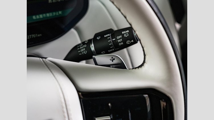 2022 認定中古車 Land Rover Range Rover Sport フジホワイト 3.0リッター6気筒300PSターボチャージドディーゼルMHEV（オートマチック） DYNAMIC S