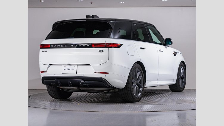 2022 認定中古車 Land Rover Range Rover Sport フジホワイト 3.0リッター6気筒300PSターボチャージドディーゼルMHEV（オートマチック） DYNAMIC S