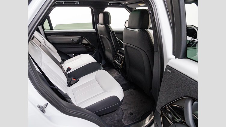 2022 認定中古車 Land Rover Range Rover Sport フジホワイト 3.0リッター6気筒300PSターボチャージドディーゼルMHEV（オートマチック） DYNAMIC S