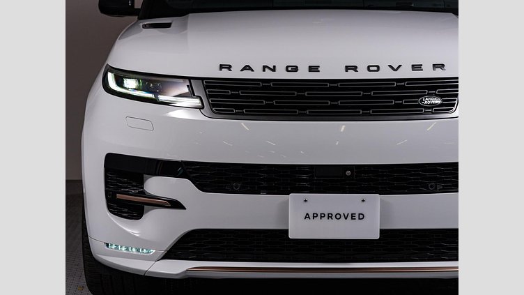 2022 認定中古車 Land Rover Range Rover Sport フジホワイト 3.0リッター6気筒300PSターボチャージドディーゼルMHEV（オートマチック） DYNAMIC S