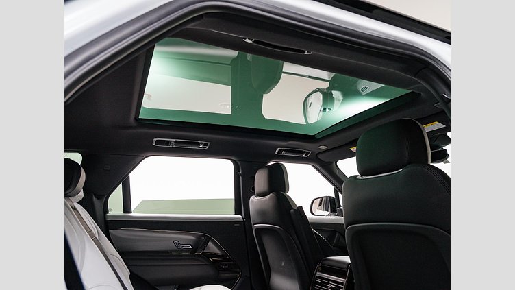 2022 認定中古車 Land Rover Range Rover Sport フジホワイト 3.0リッター6気筒300PSターボチャージドディーゼルMHEV（オートマチック） DYNAMIC S