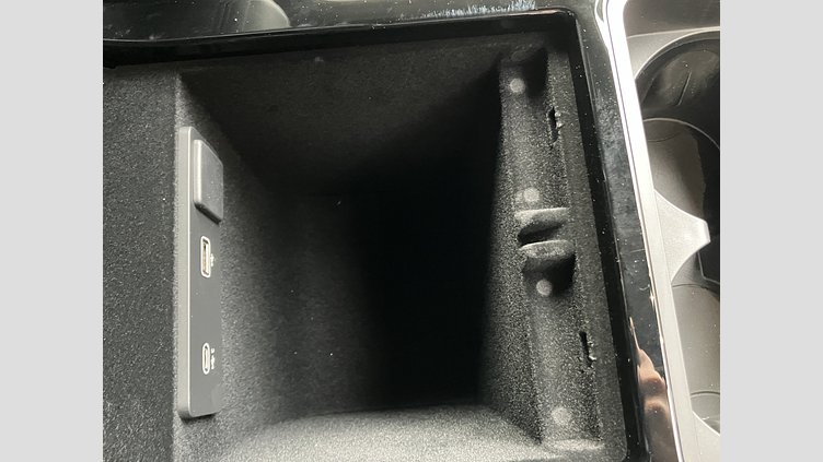 2024 認定中古車 Land Rover Range Rover Velar オストゥーニパールホワイト D200マイルドハイブリッド（ディーゼル） スタンダードホイールベース S