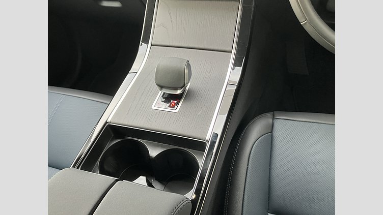 2024 認定中古車 Land Rover Range Rover Velar オストゥーニパールホワイト D200マイルドハイブリッド（ディーゼル） スタンダードホイールベース S