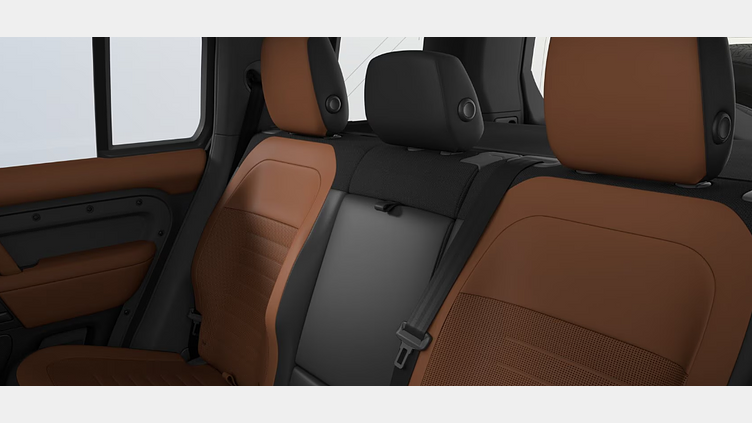 2025 Novo vozilo Land Rover Defender 110 Petra Cooper AWD  OCTA 4.4 V8 635PS