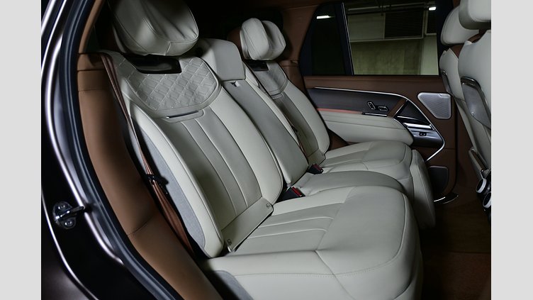 2024 認定中古車 Land Rover Range Rover トルマリンブラウン - サテンフィニッシュ 615 AWD（AT） スタンダードホイールベース SV