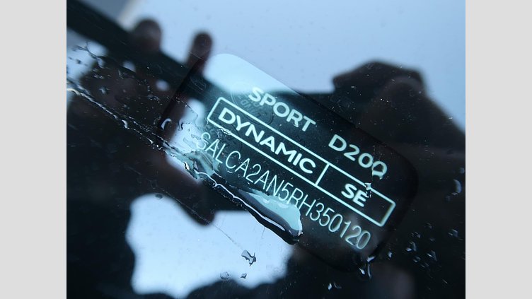 2024 認定中古車 Land Rover Discovery Sport サントリーニブラック D200マイルドハイブリッド（ディーゼル） 標準ホイール DYNAMIC SE