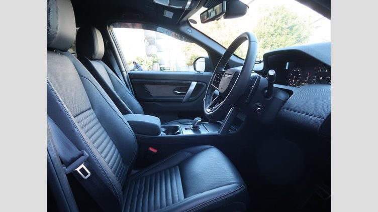 2024 認定中古車 Land Rover Discovery Sport サントリーニブラック D200マイルドハイブリッド（ディーゼル） 標準ホイール DYNAMIC SE