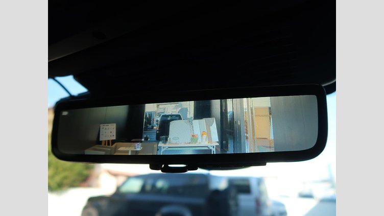 2024 認定中古車 Land Rover Discovery Sport サントリーニブラック D200マイルドハイブリッド（ディーゼル） 標準ホイール DYNAMIC SE