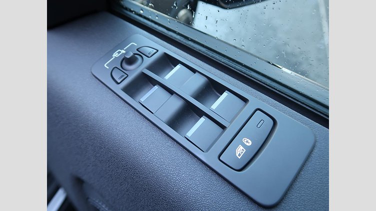 2024 認定中古車 Land Rover Discovery Sport サントリーニブラック D200マイルドハイブリッド（ディーゼル） 標準ホイール DYNAMIC SE