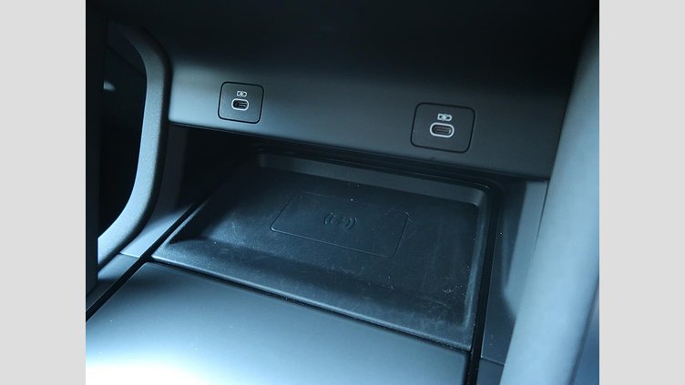 2024 認定中古車 Land Rover Discovery Sport サントリーニブラック D200マイルドハイブリッド（ディーゼル） 標準ホイール DYNAMIC SE