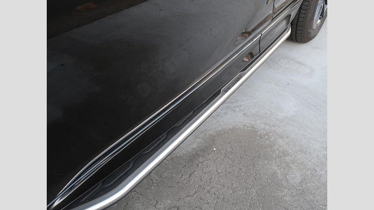 2024 認定中古車 Land Rover Discovery Sport サントリーニブラック D200マイルドハイブリッド（ディーゼル） 標準ホイール DYNAMIC SE