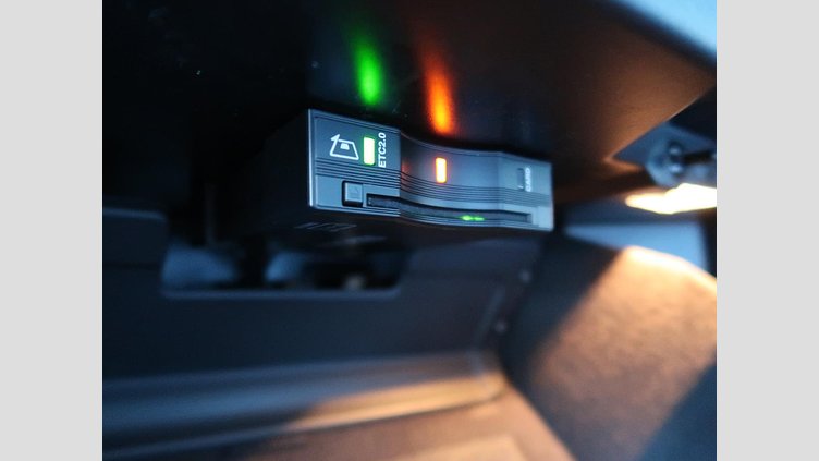 2024 認定中古車 Land Rover Discovery Sport サントリーニブラック D200マイルドハイブリッド（ディーゼル） 標準ホイール DYNAMIC SE