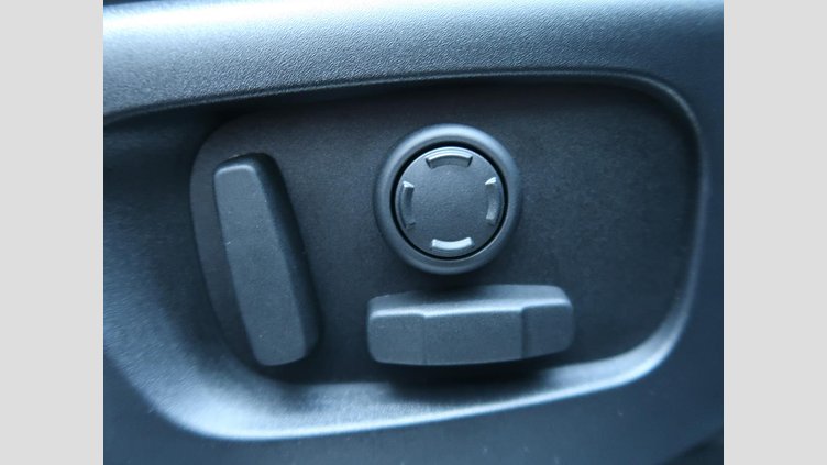 2024 認定中古車 Land Rover Discovery Sport サントリーニブラック D200マイルドハイブリッド（ディーゼル） 標準ホイール DYNAMIC SE