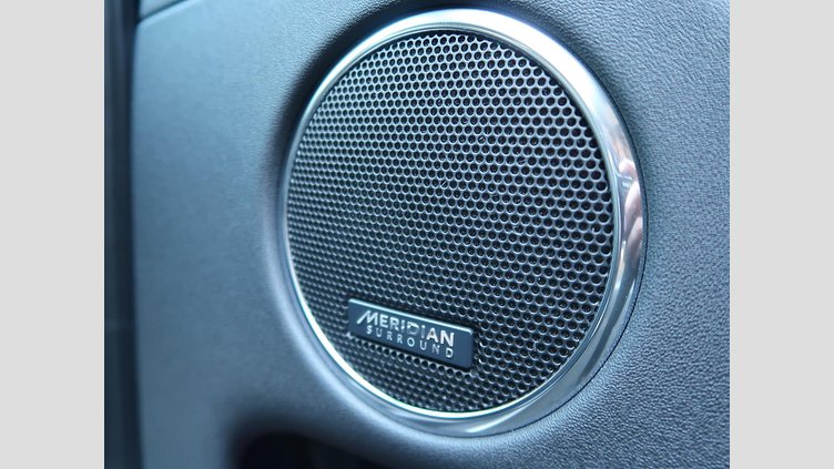 2024 認定中古車 Land Rover Discovery Sport サントリーニブラック D200マイルドハイブリッド（ディーゼル） 標準ホイール DYNAMIC SE