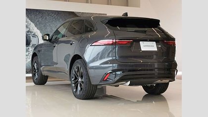 F-Pace 1