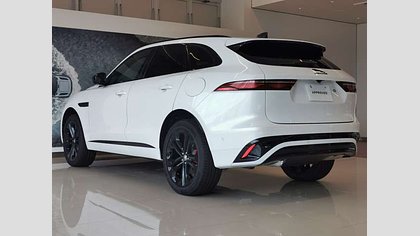 F-Pace 1