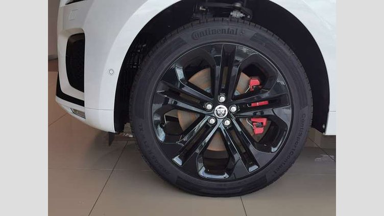 2024 認定中古車 Jaguar F-Pace オストゥーニパールホワイト P400e ガソリン プラグインハイブリッド R-DYNAMIC HSE