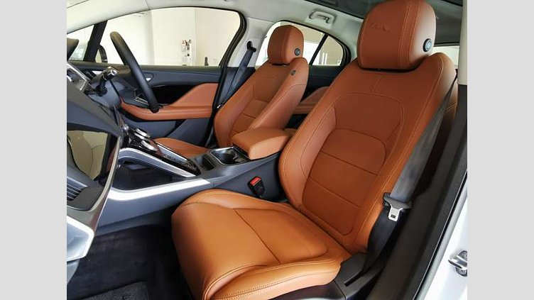 2021 認定中古車 Jaguar I-Pace ユーロンホワイト EV400 HSE