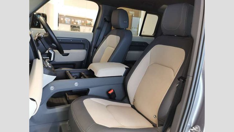 2023 認定中古車 Land Rover Defender 110 アイガーグレイ D300 AWD（AT） X-DYNAMIC SE