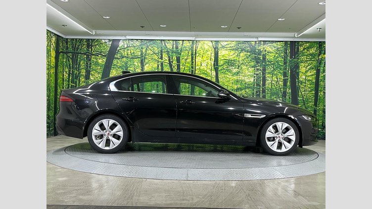 2019 認定中古車 Jaguar XE サントリーニブラック D180 RWD AUTOMATIC 4 door Saloon S