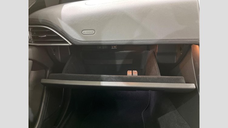 2019 認定中古車 Jaguar XE サントリーニブラック D180 RWD AUTOMATIC 4 door Saloon S