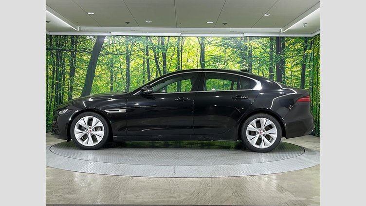 2019 認定中古車 Jaguar XE サントリーニブラック D180 RWD AUTOMATIC 4 door Saloon S