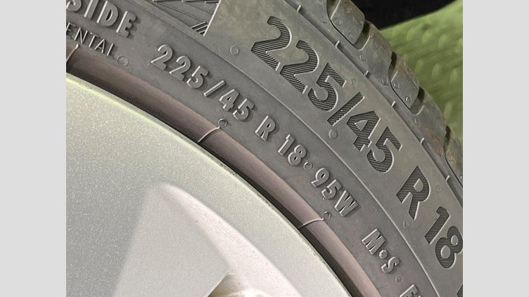 2019 認定中古車 Jaguar XE サントリーニブラック D180 RWD AUTOMATIC 4 door Saloon S