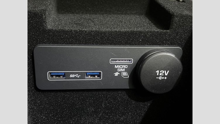 2019 認定中古車 Jaguar XE サントリーニブラック D180 RWD AUTOMATIC 4 door Saloon S