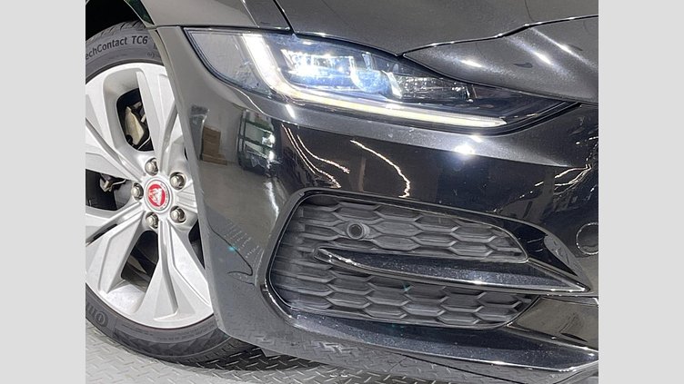 2019 認定中古車 Jaguar XE サントリーニブラック D180 RWD AUTOMATIC 4 door Saloon S