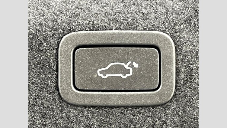 2019 認定中古車 Jaguar XE サントリーニブラック D180 RWD AUTOMATIC 4 door Saloon S