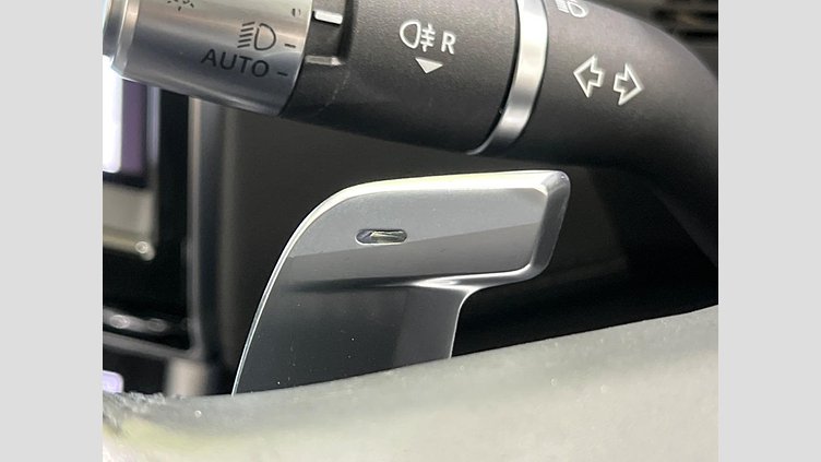 2019 認定中古車 Jaguar XE サントリーニブラック D180 RWD AUTOMATIC 4 door Saloon S