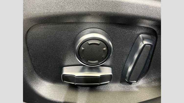 2019 認定中古車 Jaguar XE サントリーニブラック D180 RWD AUTOMATIC 4 door Saloon S