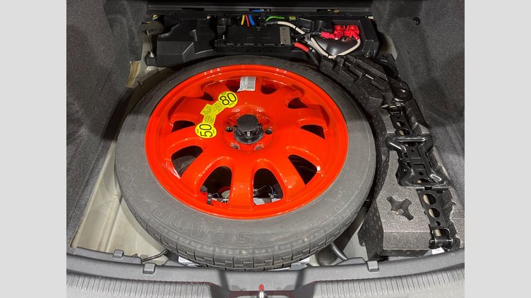 2019 認定中古車 Jaguar XE サントリーニブラック D180 RWD AUTOMATIC 4 door Saloon S