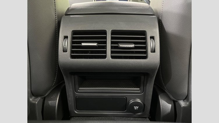 2019 認定中古車 Jaguar XE サントリーニブラック D180 RWD AUTOMATIC 4 door Saloon S