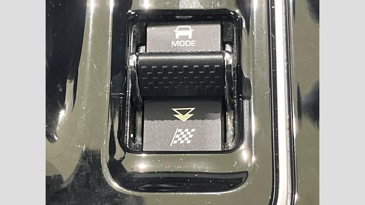 2019 認定中古車 Jaguar XE サントリーニブラック D180 RWD AUTOMATIC 4 door Saloon S