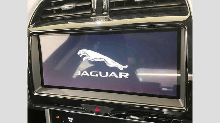 2019 認定中古車 Jaguar XE サントリーニブラック D180 RWD AUTOMATIC 4 door Saloon S