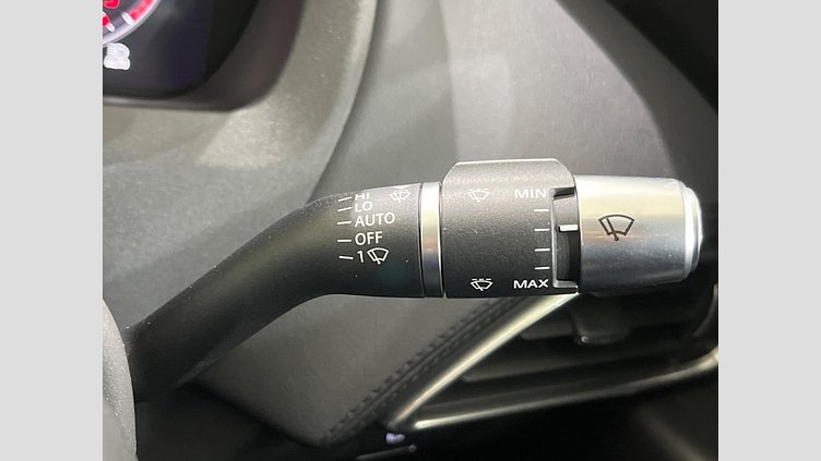 2019 認定中古車 Jaguar XE サントリーニブラック D180 RWD AUTOMATIC 4 door Saloon S