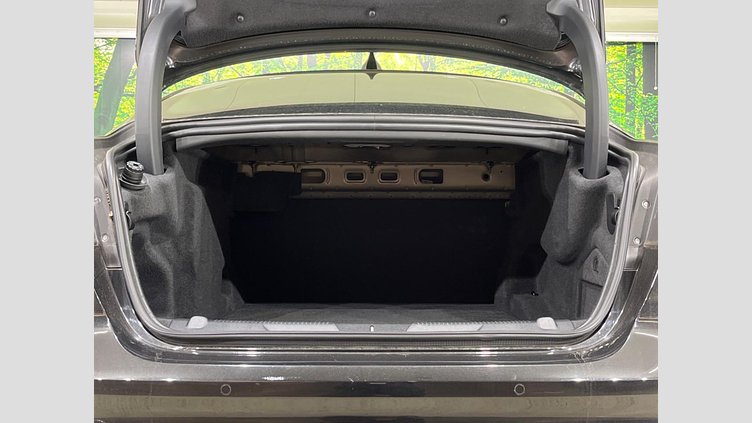 2019 認定中古車 Jaguar XE サントリーニブラック D180 RWD AUTOMATIC 4 door Saloon S