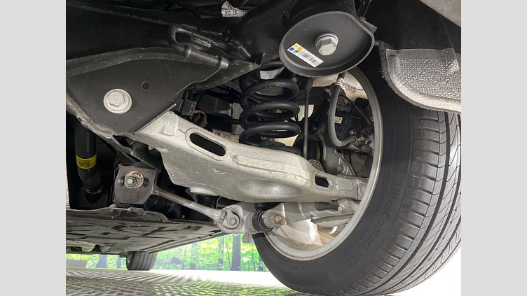 2019 認定中古車 Jaguar XE サントリーニブラック D180 RWD AUTOMATIC 4 door Saloon S