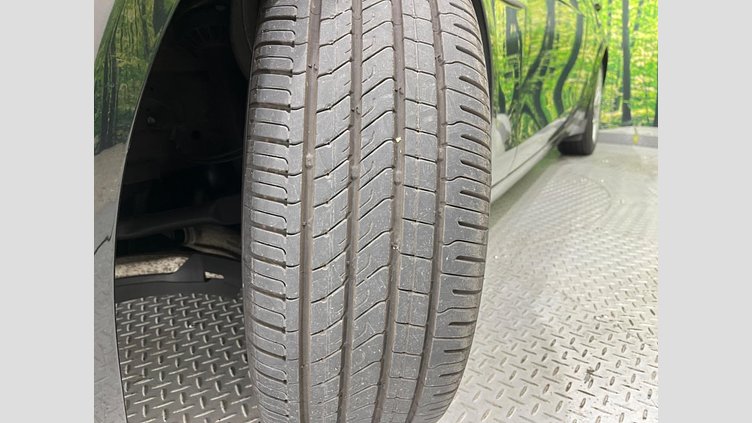 2019 認定中古車 Jaguar XE サントリーニブラック D180 RWD AUTOMATIC 4 door Saloon S