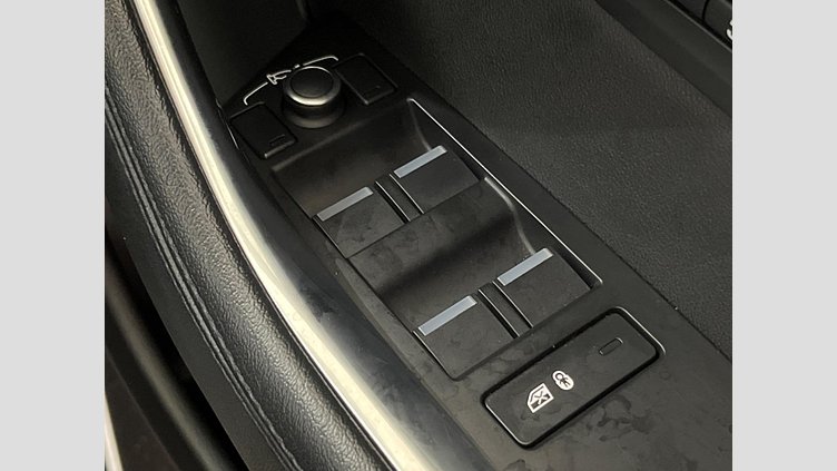 2019 認定中古車 Jaguar XE サントリーニブラック D180 RWD AUTOMATIC 4 door Saloon S